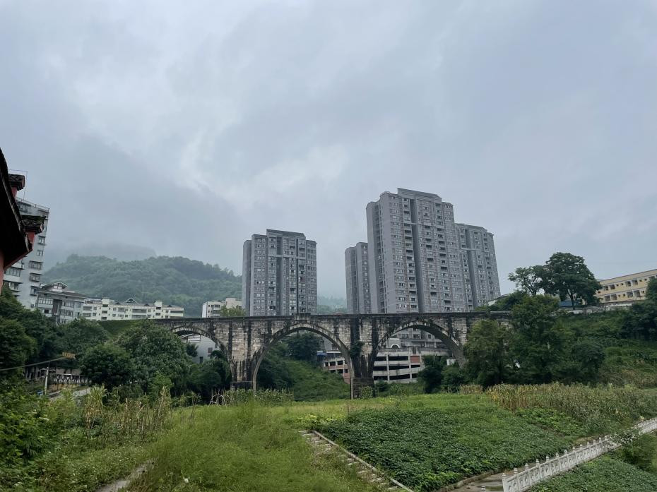 图一 龙门桥照片.jpg