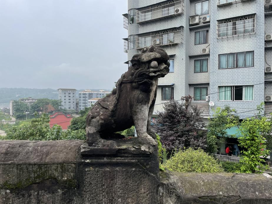 图二 龙门桥青狮雕像.jpg